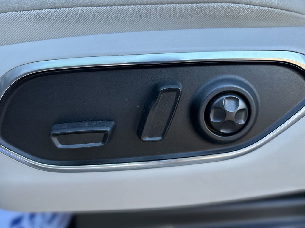 Used 2022 Jeep Wagoneer Series III w/ Flexible Seating Group image 14