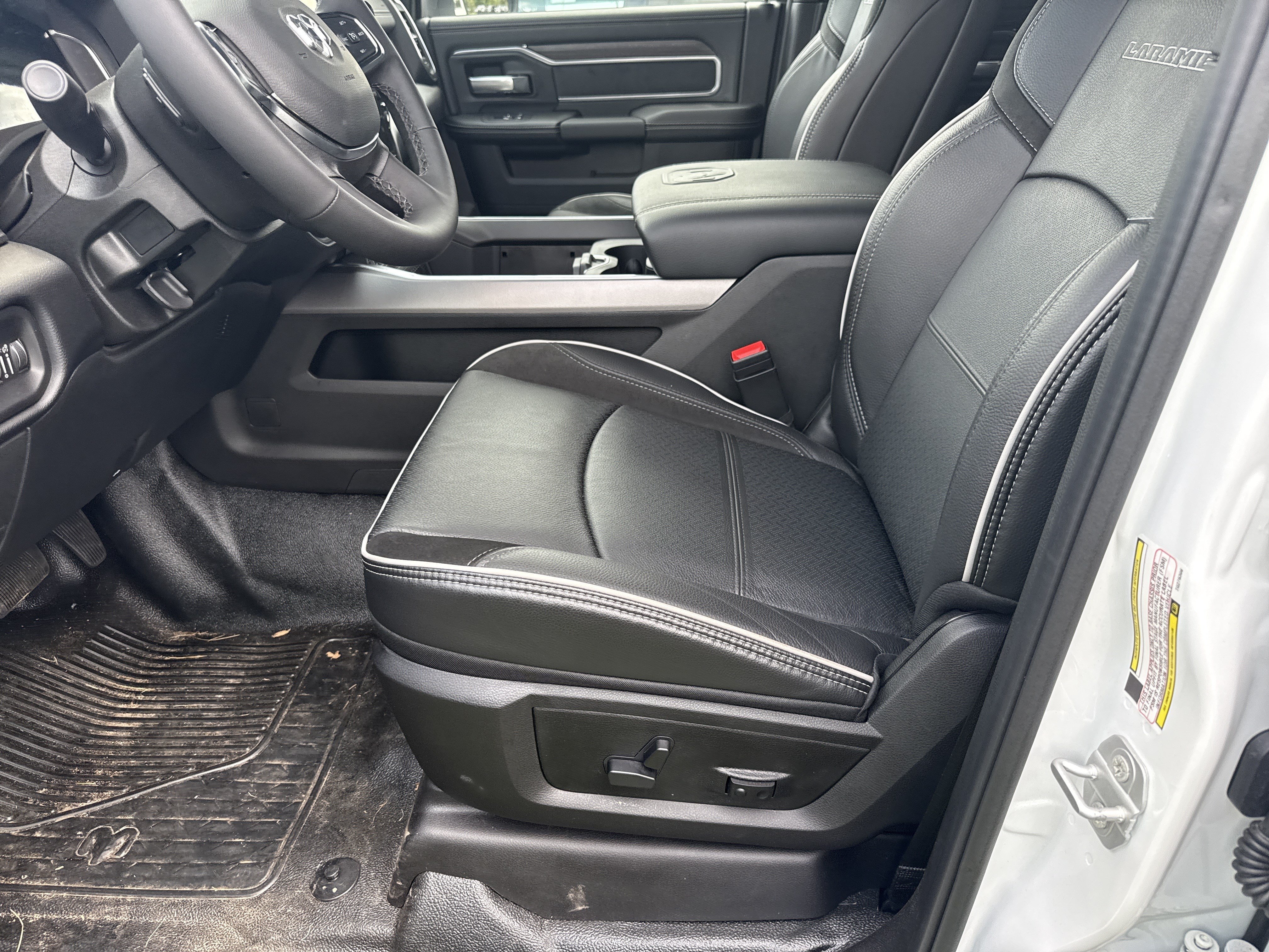 New 2026 RAM 5500 4x4 Crew Cab w/ Laramie Trim Package image 9