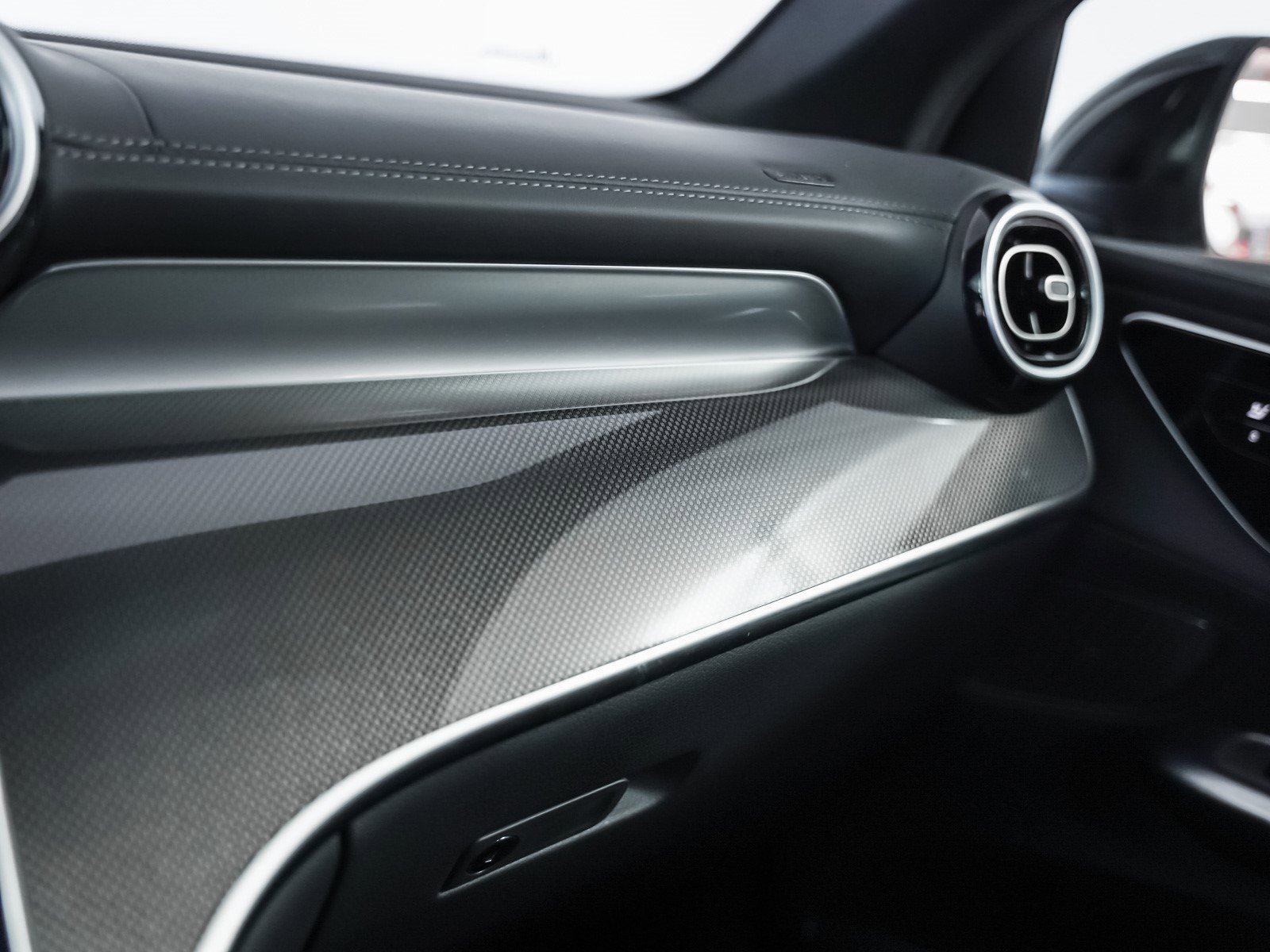 Certified 2025 Mercedes-Benz GLC 43 AMG 4MATIC image 23