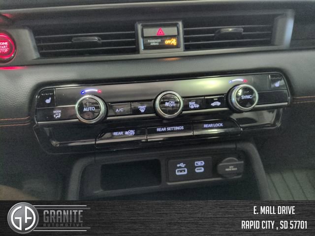 Used 2025 Honda Pilot TrailSport image 18