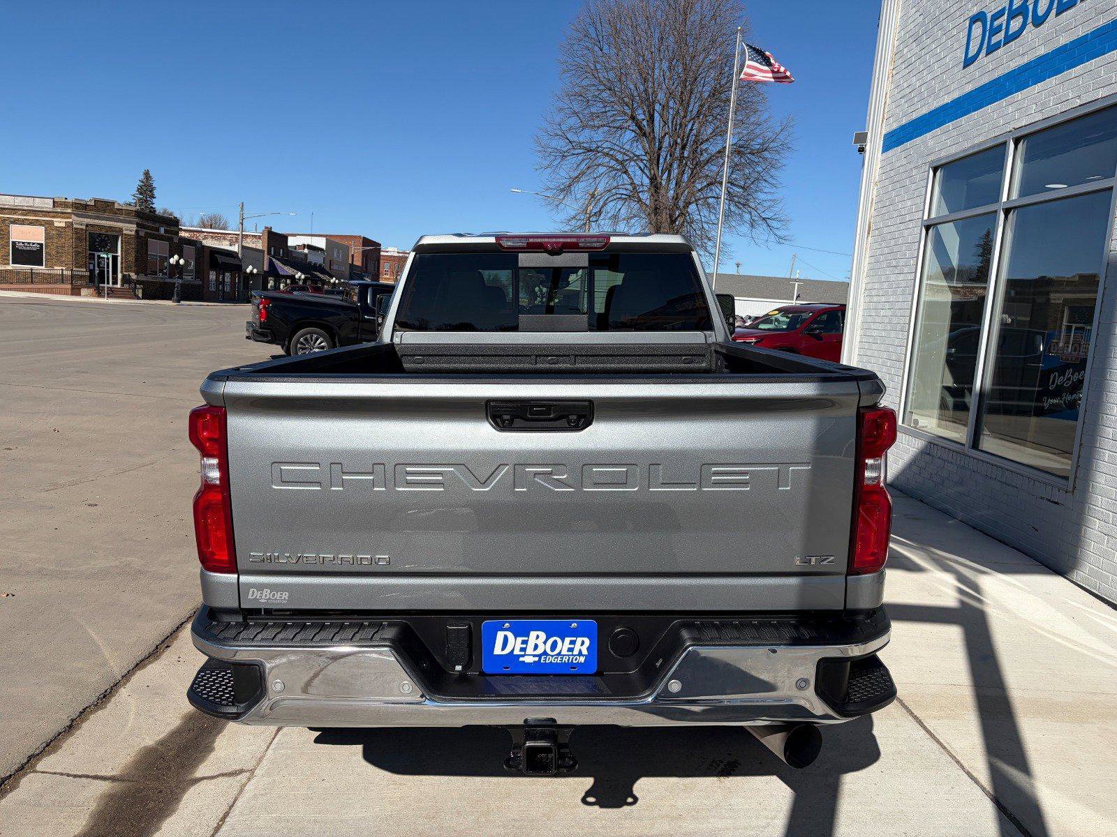 Used 2024 Chevrolet Silverado 2500 LTZ w/ LTZ Plus Package image 4