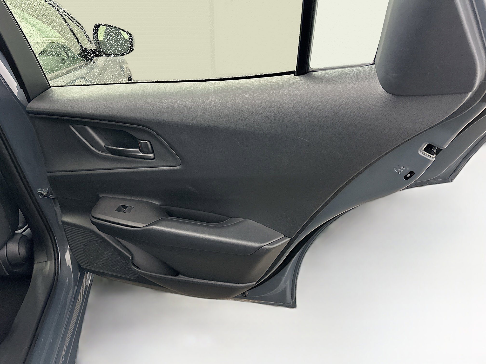 Used 2025 Toyota Prius Plug-In Hybrid image 31