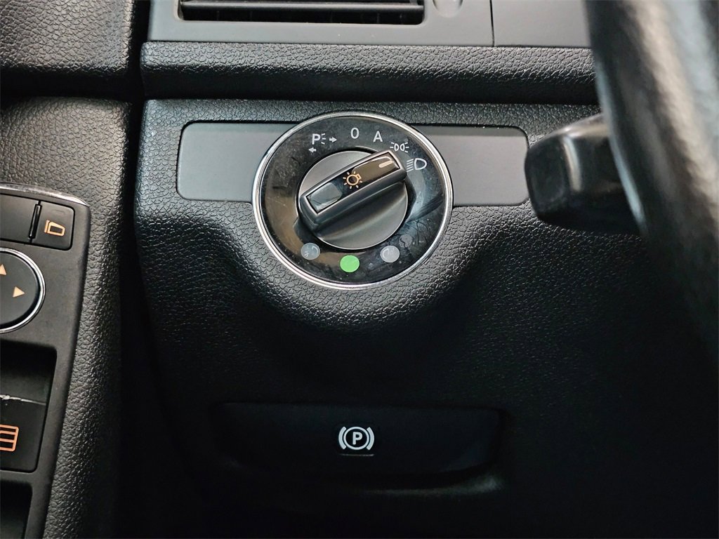 Used 2009 Mercedes-Benz C 300 Sedan image 32