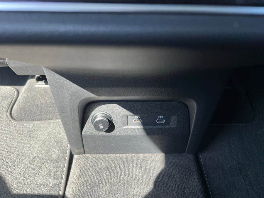 Used 2024 Audi Q8 e-tron Premium Plus w/ Premium Plus Package image 38