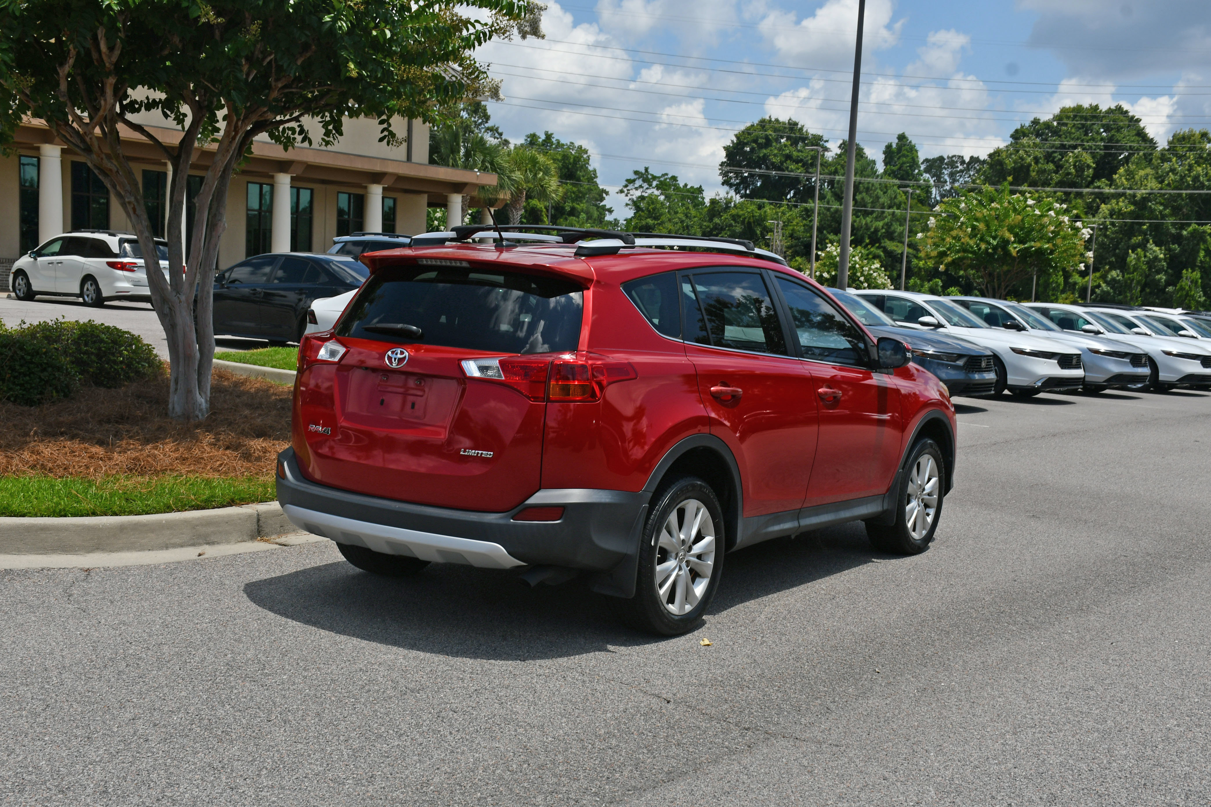 Used 2015 Toyota RAV4 Limited w/ Outdoor Package FWD image 4
