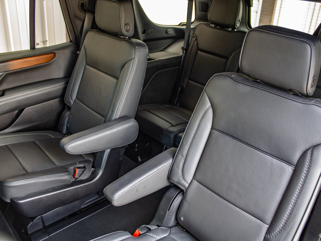 Used 2025 GMC Yukon Denali AWD/4WD image 25