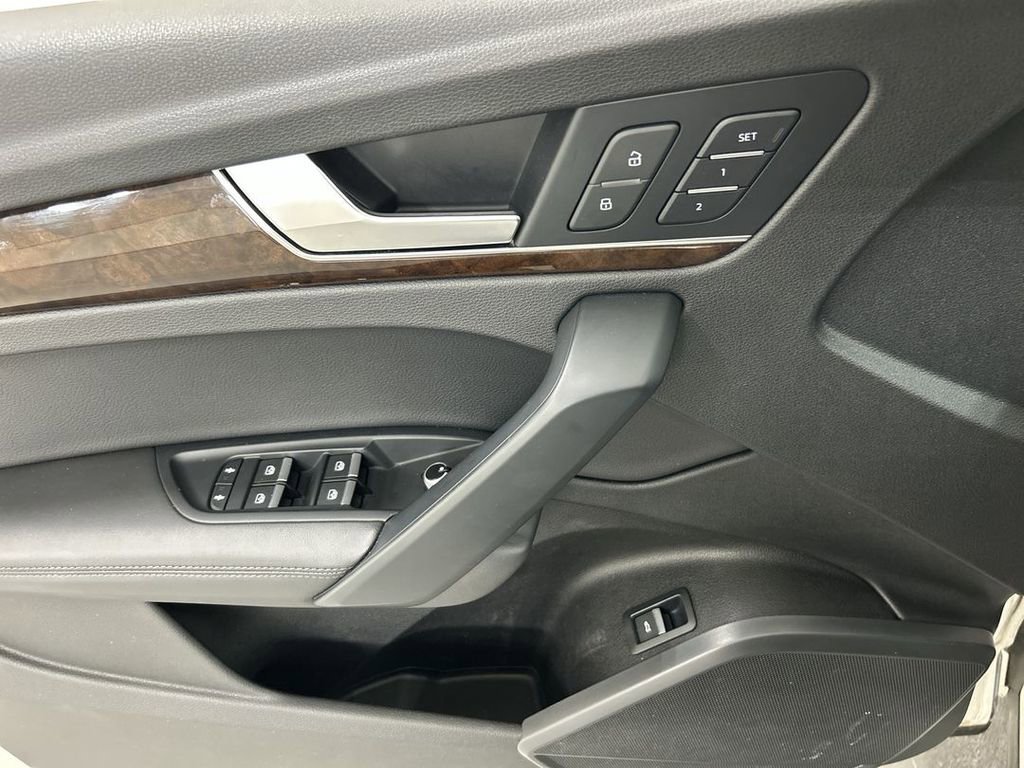Used 2020 Audi Q5 Premium Plus w/ Premium Plus Package AWD/4WD image 11