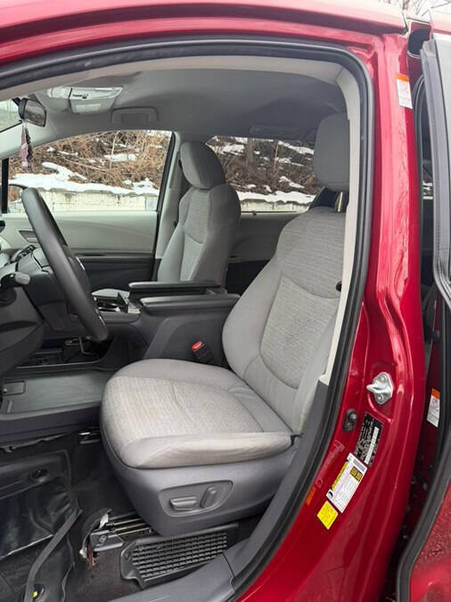 Used 2021 Toyota Sienna LE image 35