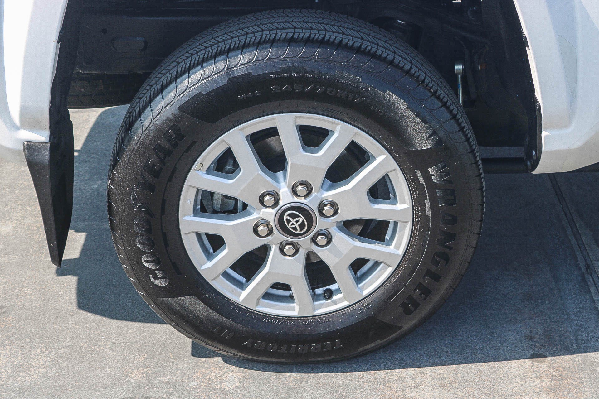 Certified 2025 Toyota Tacoma SR5 AWD/4WD image 12