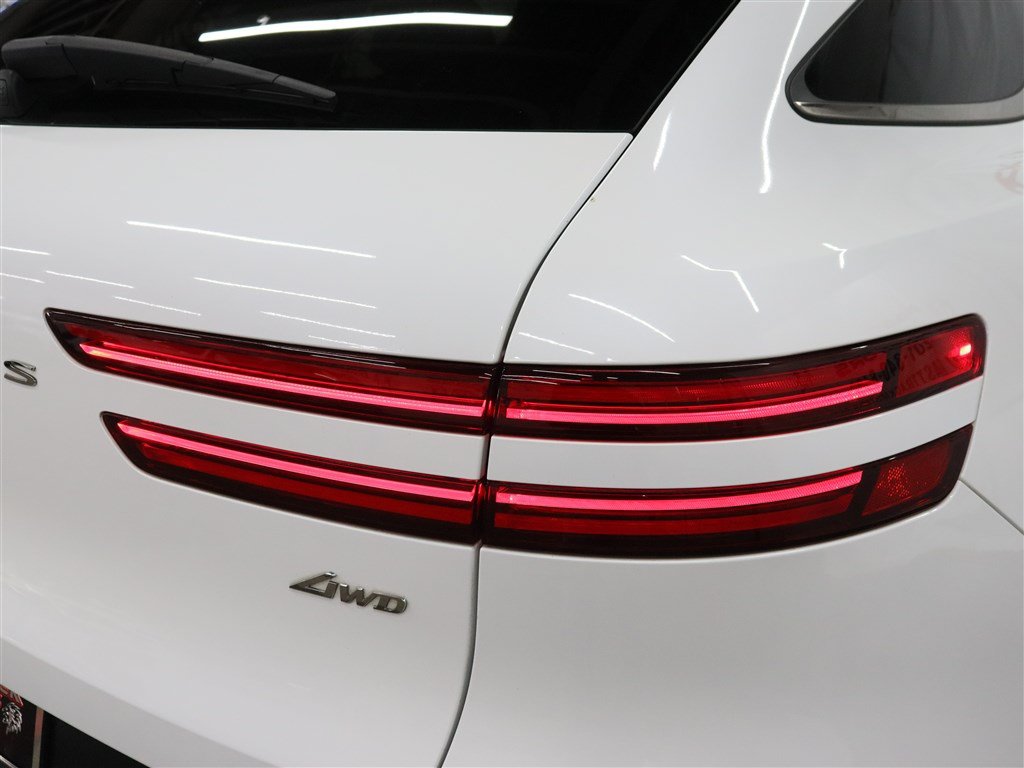 Used 2022 Genesis GV70 2.5T w/ Sport Prestige Package AWD/4WD image 13