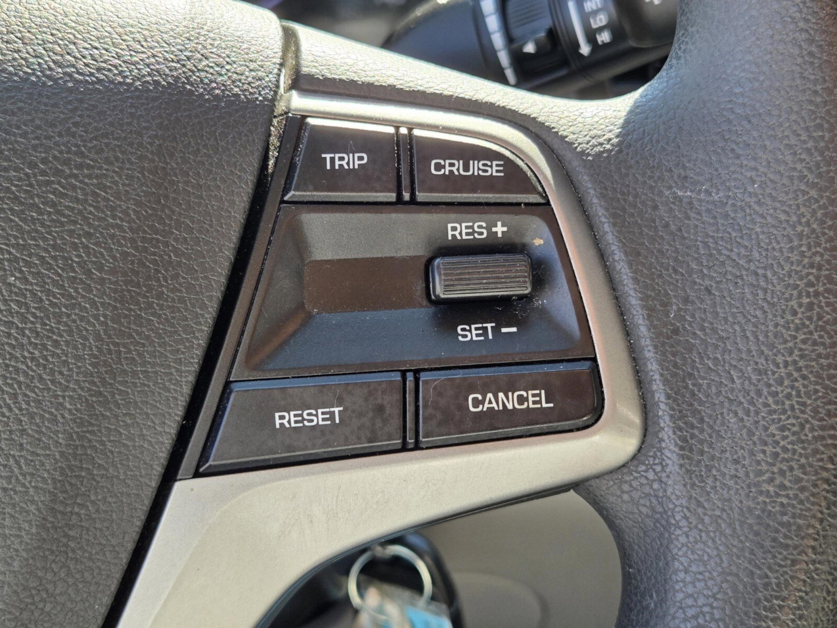 Used 2017 Hyundai Elantra SE image 48