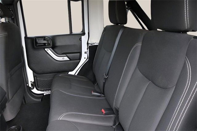 Used 2016 Jeep Wrangler Unlimited Rubicon w/ Connectivity Group image 14