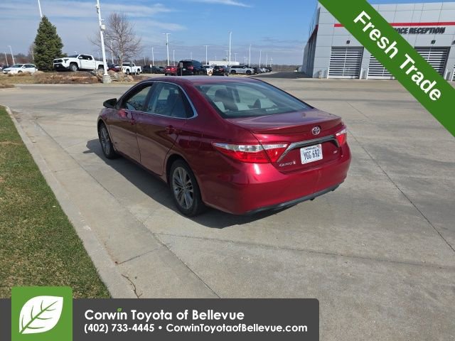Used 2015 Toyota Camry SE w/ Moonroof Package image 6