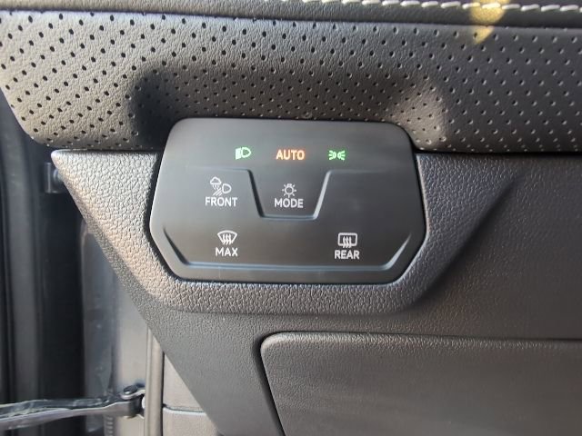 Used 2025 Volkswagen Atlas SE image 18