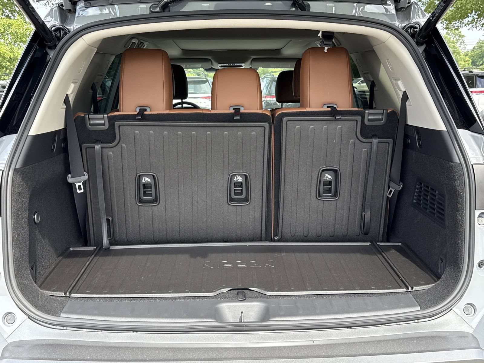 New 2026 Nissan Pathfinder Platinum FWD image 18