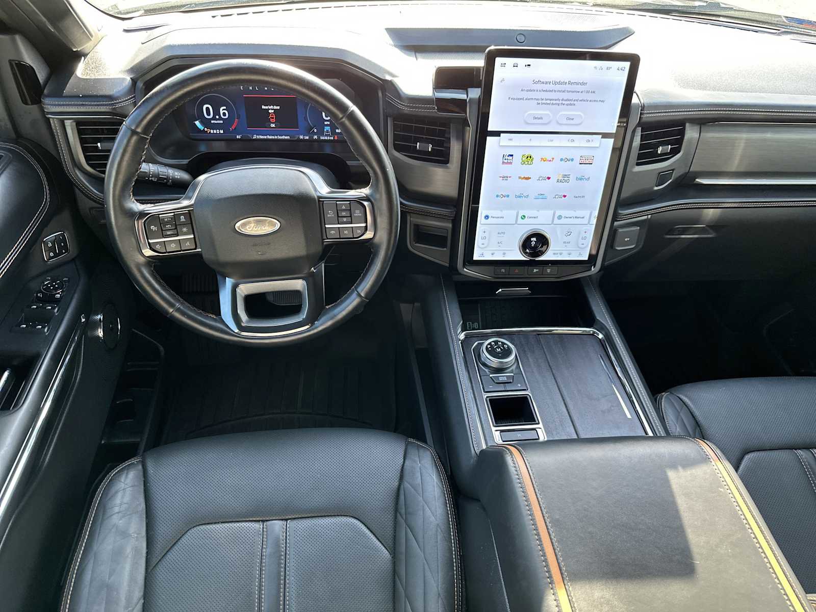 Used 2022 Ford Expedition Platinum image 11