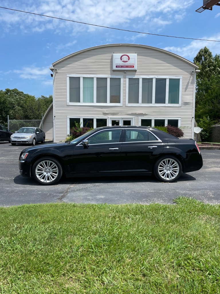 Used 2012 Chrysler 300 Limited RWD image 2