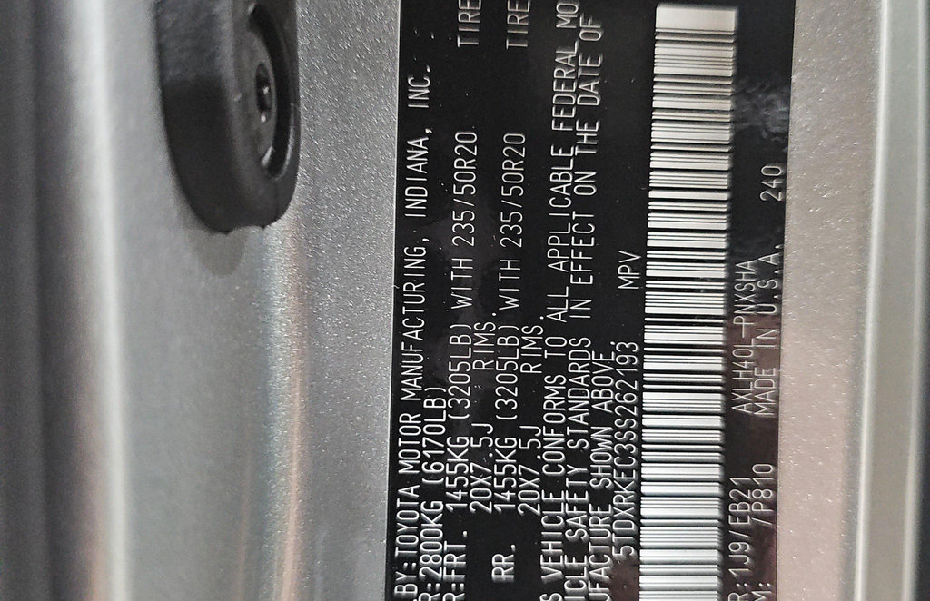 Used 2025 Toyota Sienna XSE FWD image 17