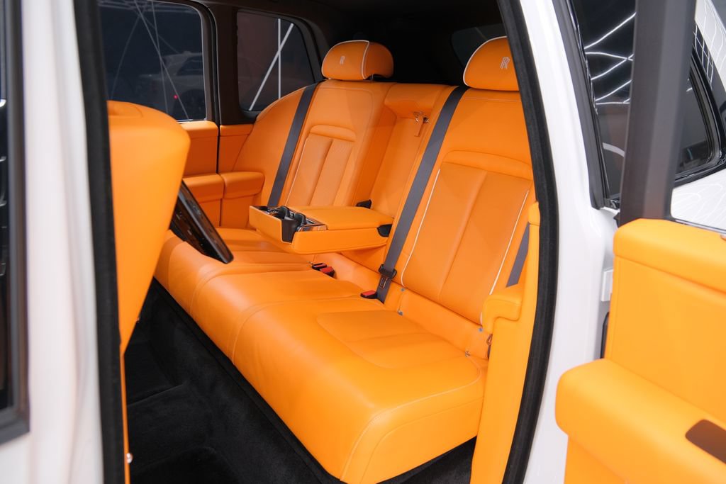 Used 2025 Rolls-Royce Cullinan Black Badge AWD/4WD image 23