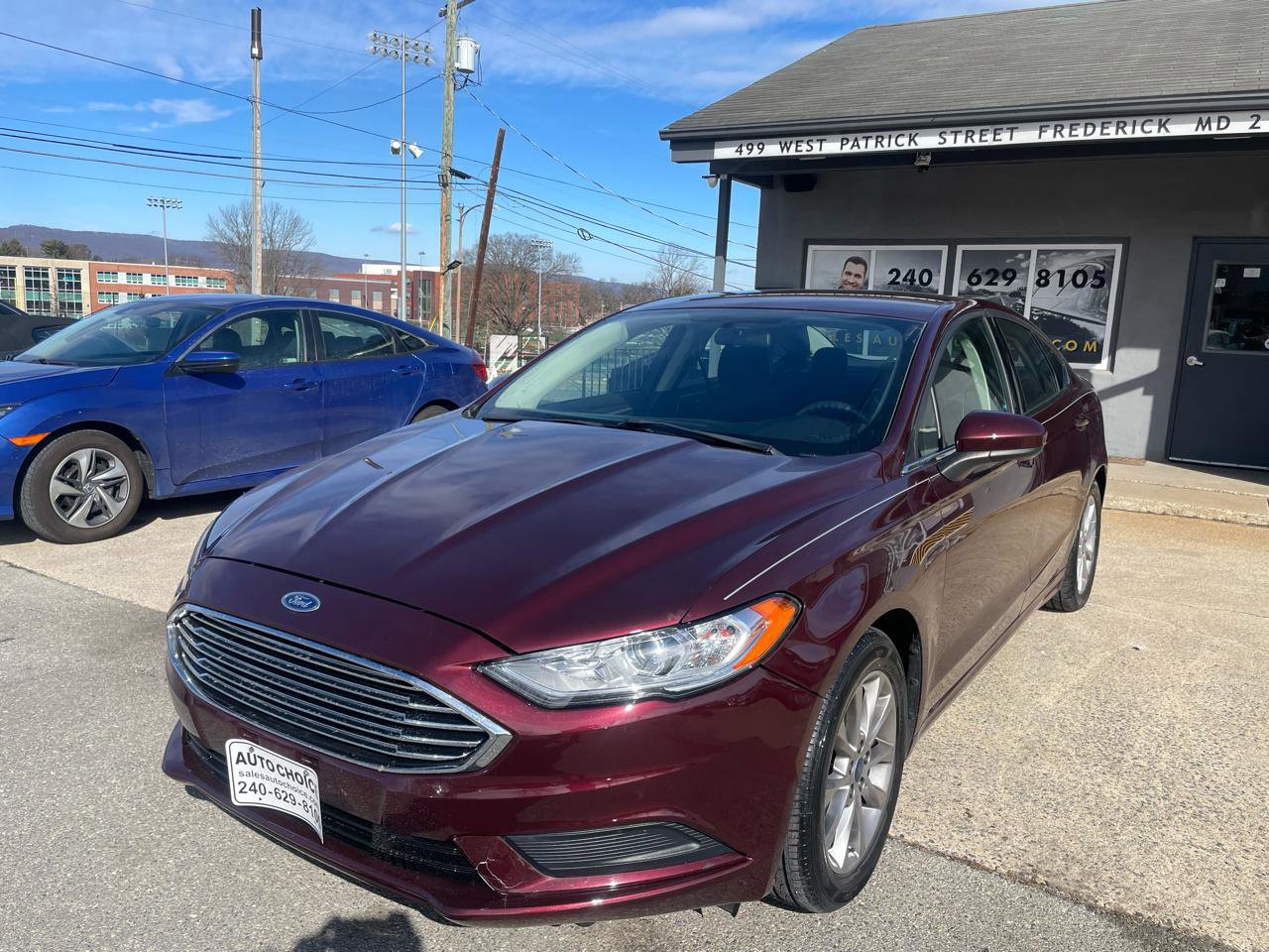 Used 2017 Ford Fusion SE w/ Fusion SE Technology Package image 4