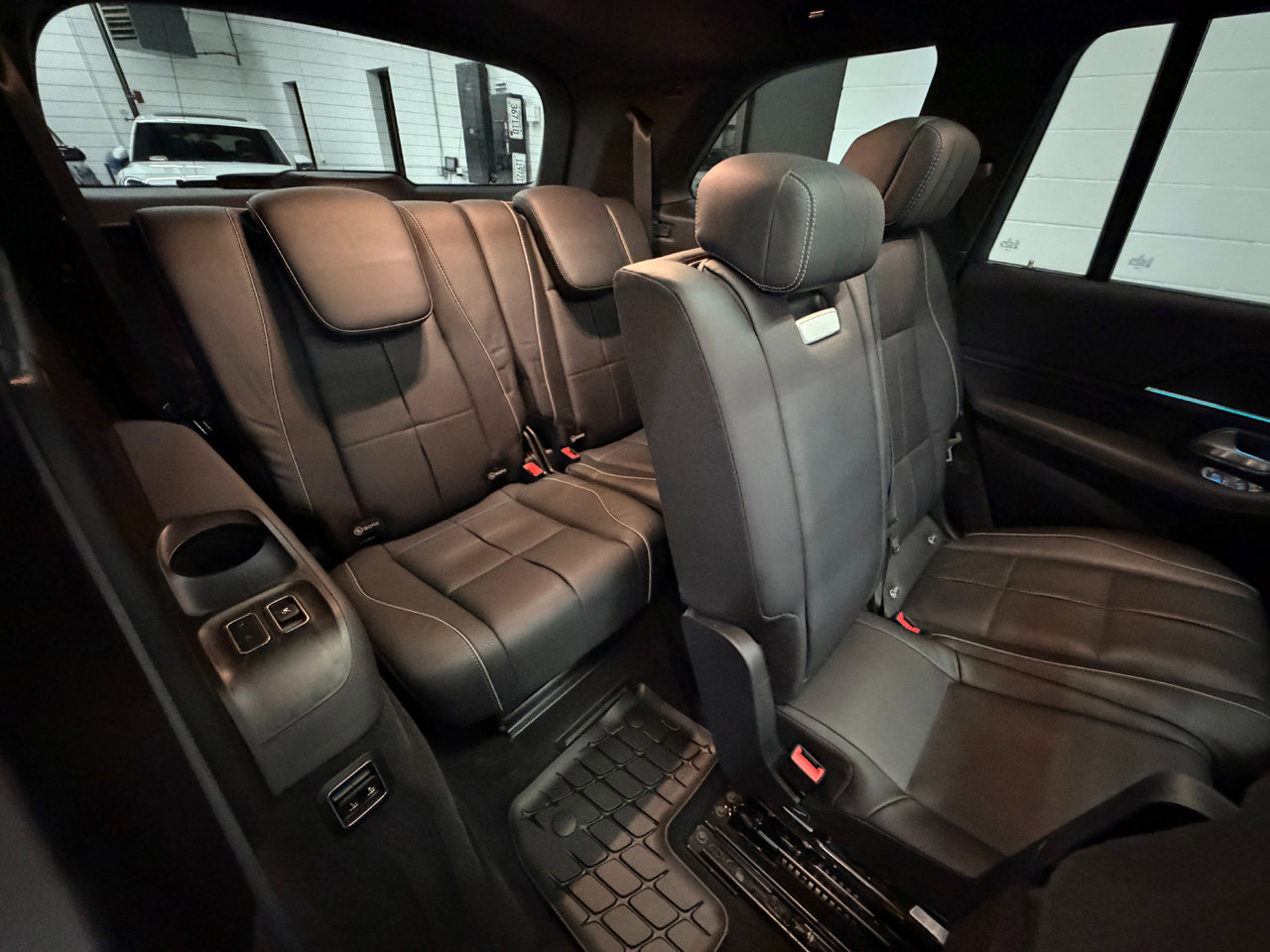 Used 2022 Mercedes-Benz GLS 580 4MATIC image 24