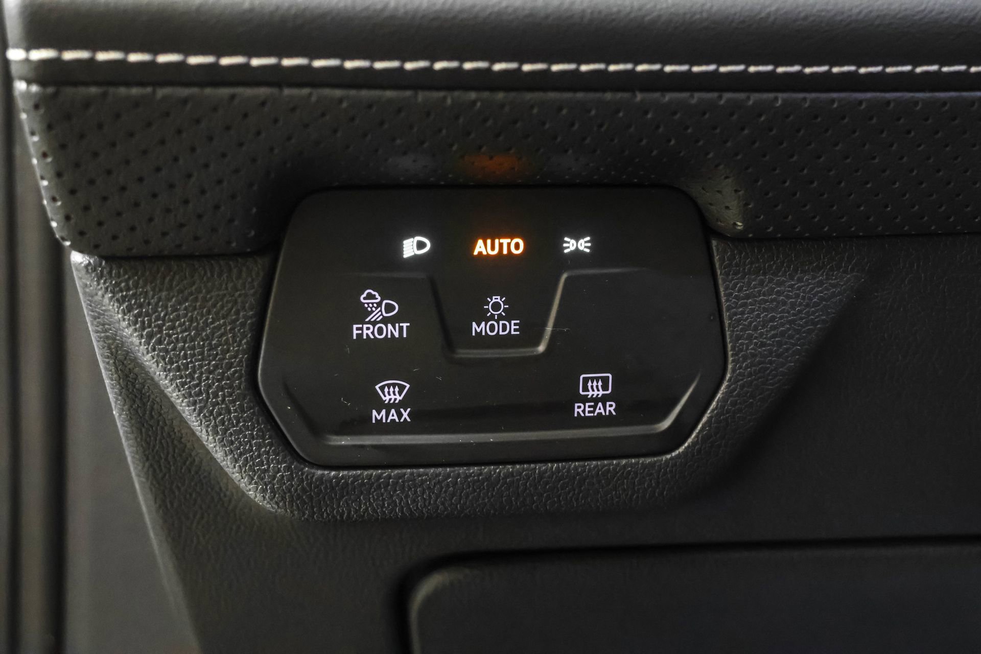 Used 2024 Volkswagen Atlas Cross Sport SE image 22