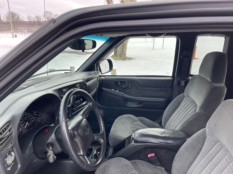 Used 2002 Chevrolet S10 Pickup LS w/ LS Preferred Equipment Group AWD/4WD image 22