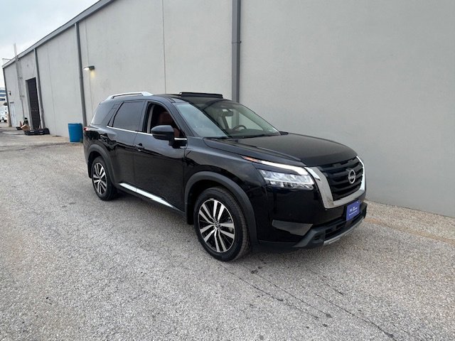 Used 2024 Nissan Pathfinder Platinum w/ Cargo Package FWD image 3