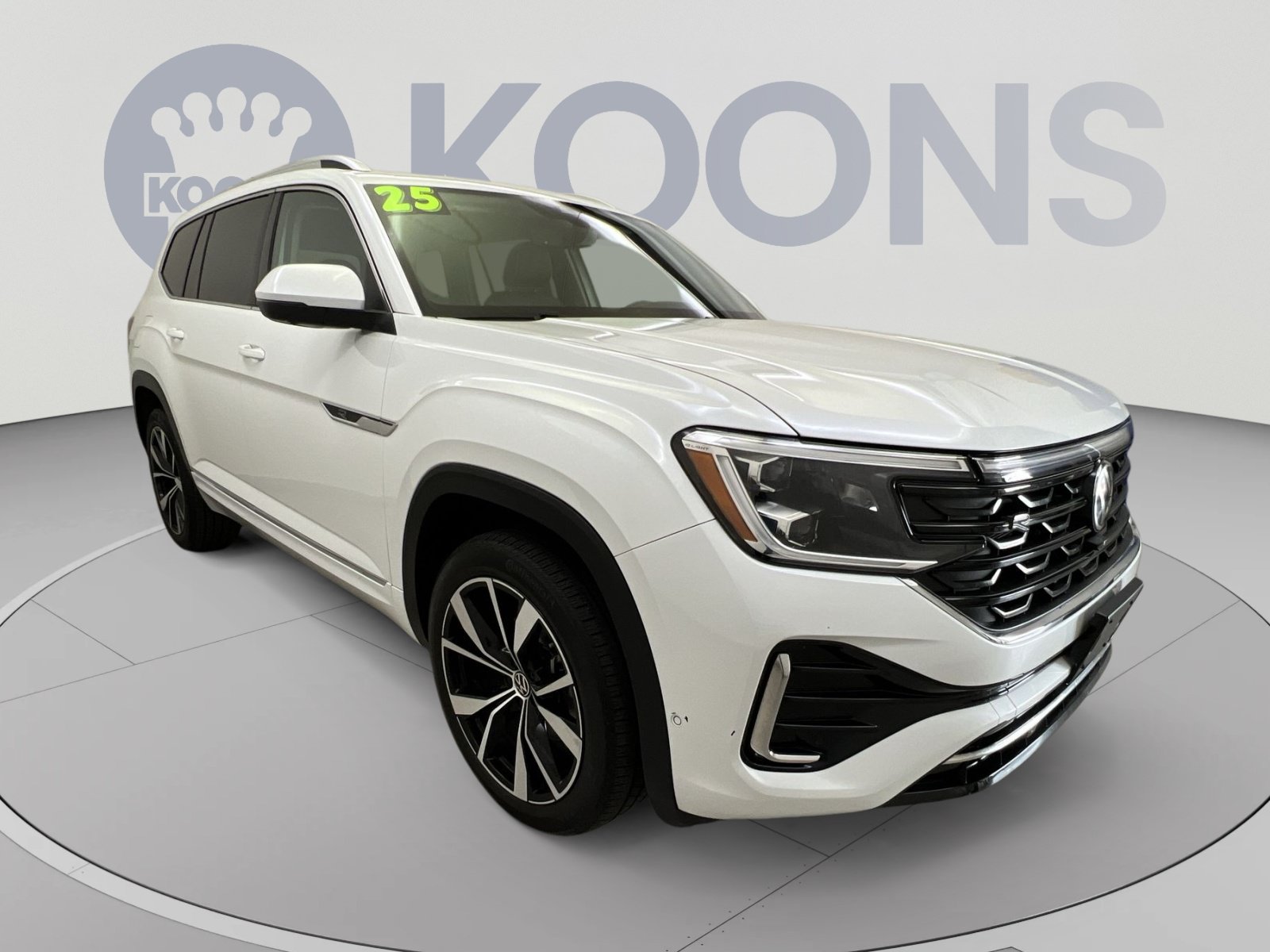Used 2025 Volkswagen Atlas SEL Premium R-Line AWD/4WD image 2