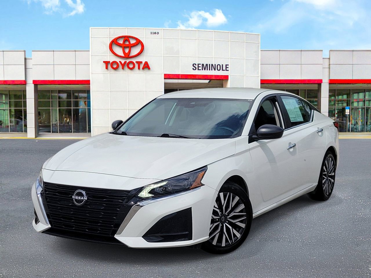 Used 2025 Nissan Altima 2.5 SV image 1