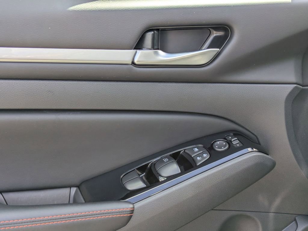 Used 2025 Nissan Altima 2.5 SR image 13