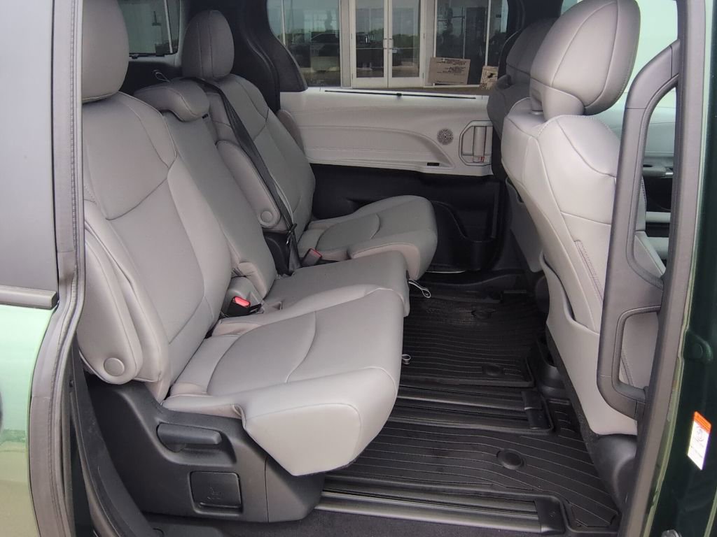 Used 2026 Toyota Sienna XLE image 14