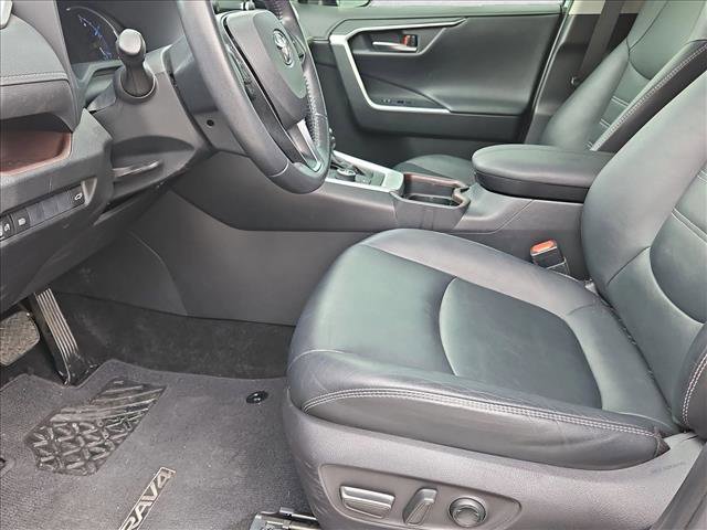 Used 2021 Toyota RAV4 Limited w/ Carpet Mat Package (TMS) image 17