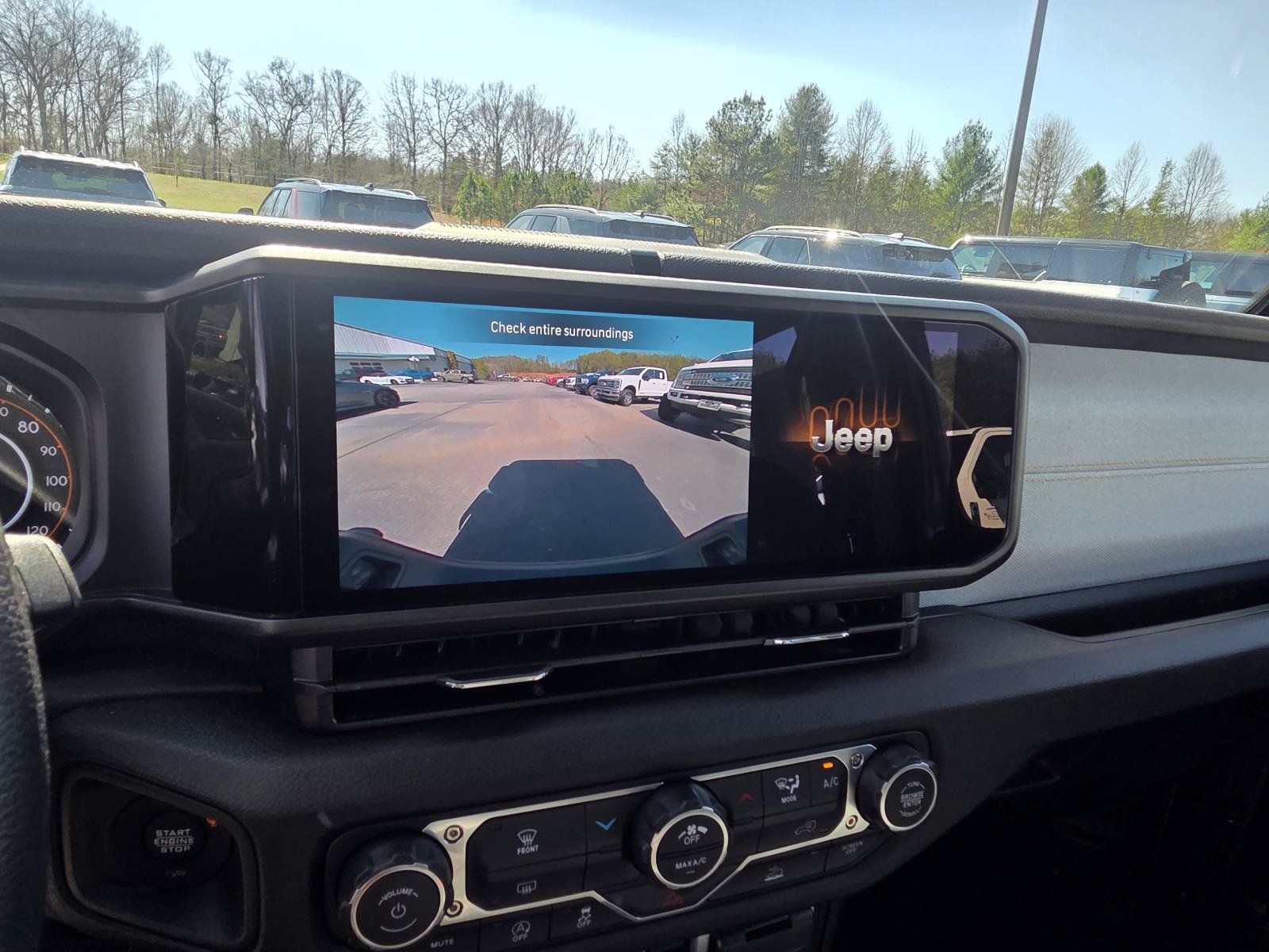 Used 2025 Jeep Gladiator Sport AWD/4WD image 23