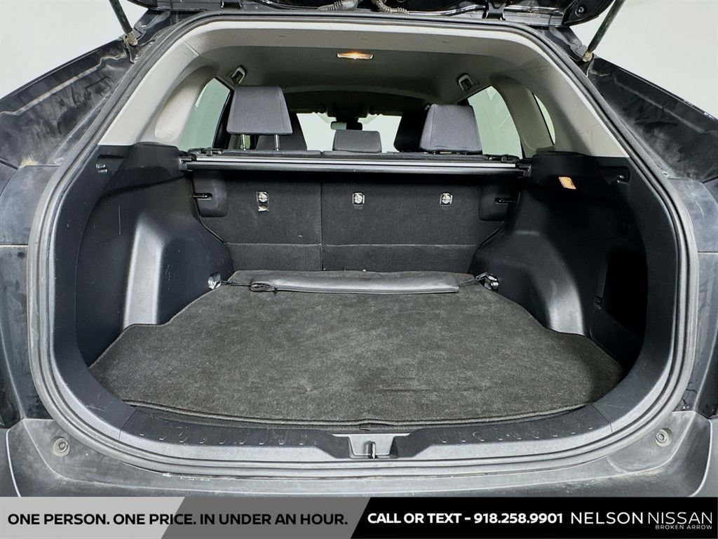 Used 2020 Toyota RAV4 XLE FWD image 23
