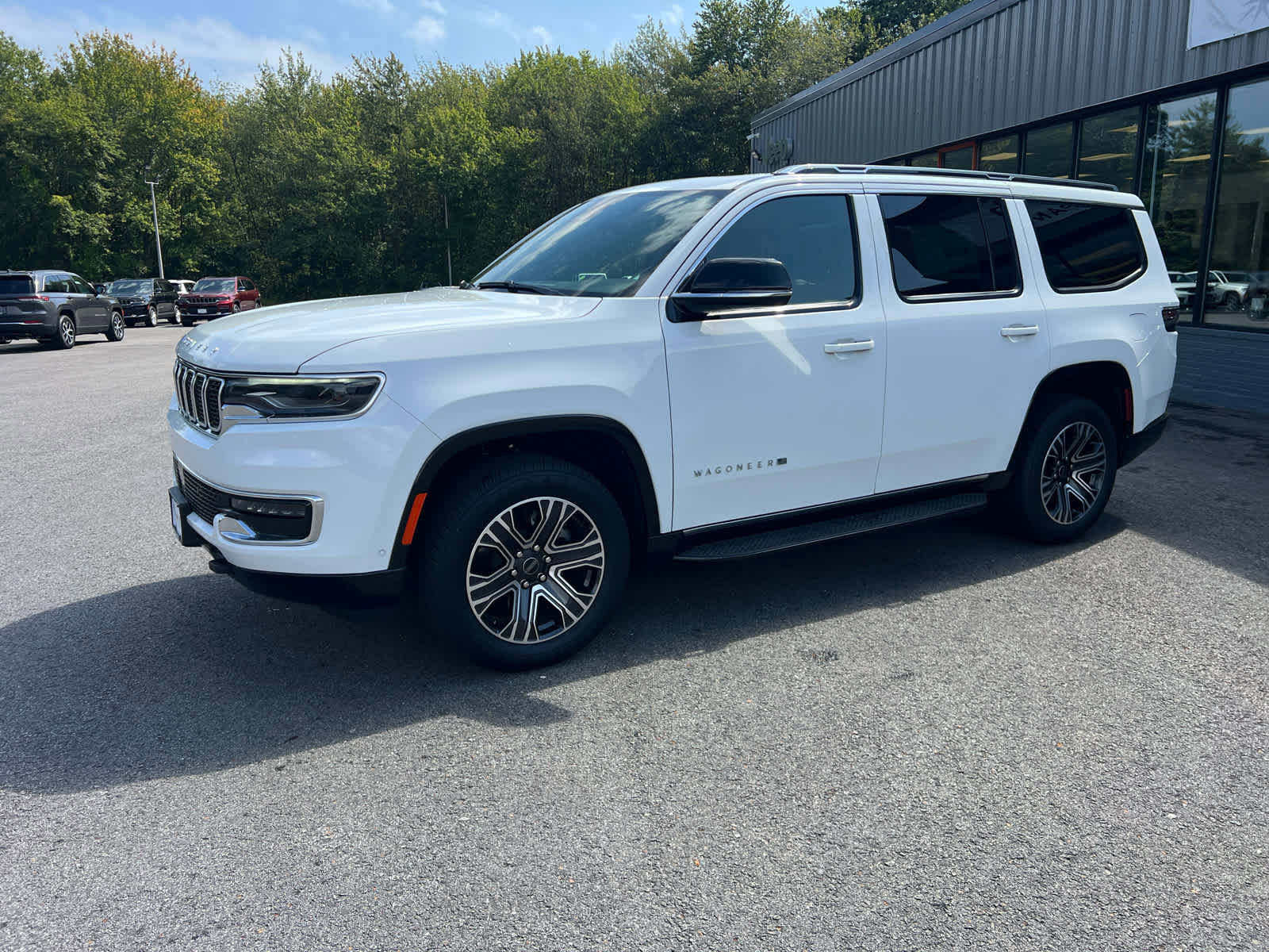New 2025 Jeep Wagoneer 4WD w/ Premium Group I image 4