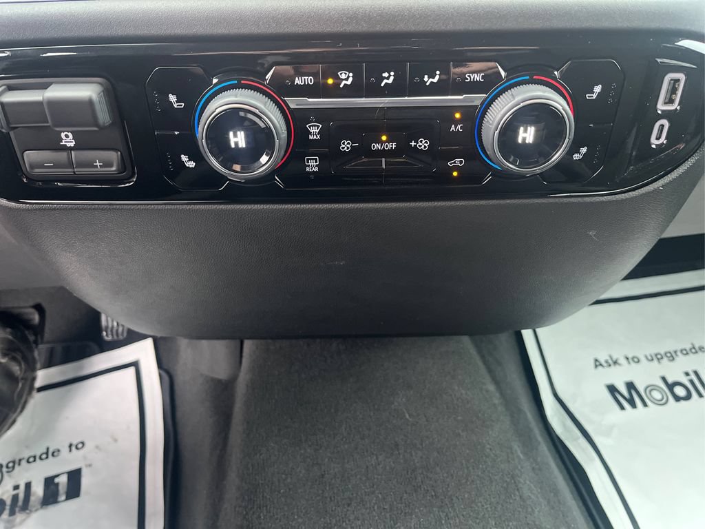 Used 2025 Chevrolet Silverado 1500 LT AWD/4WD image 28