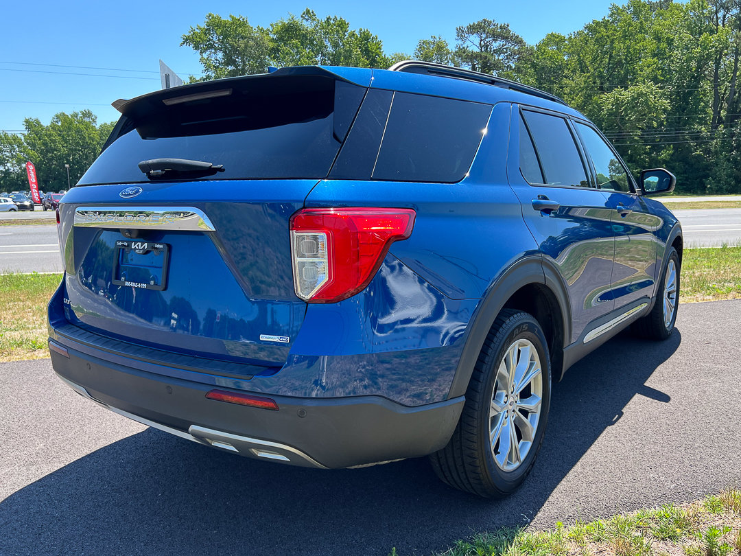 Used 2020 Ford Explorer XLT w/ Equipment Group 202A AWD/4WD image 9
