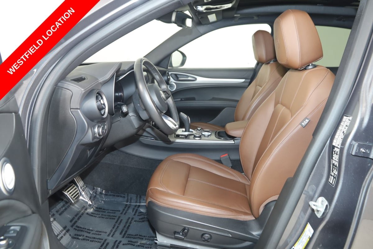 Used 2024 Alfa Romeo Stelvio Ti AWD/4WD image 13