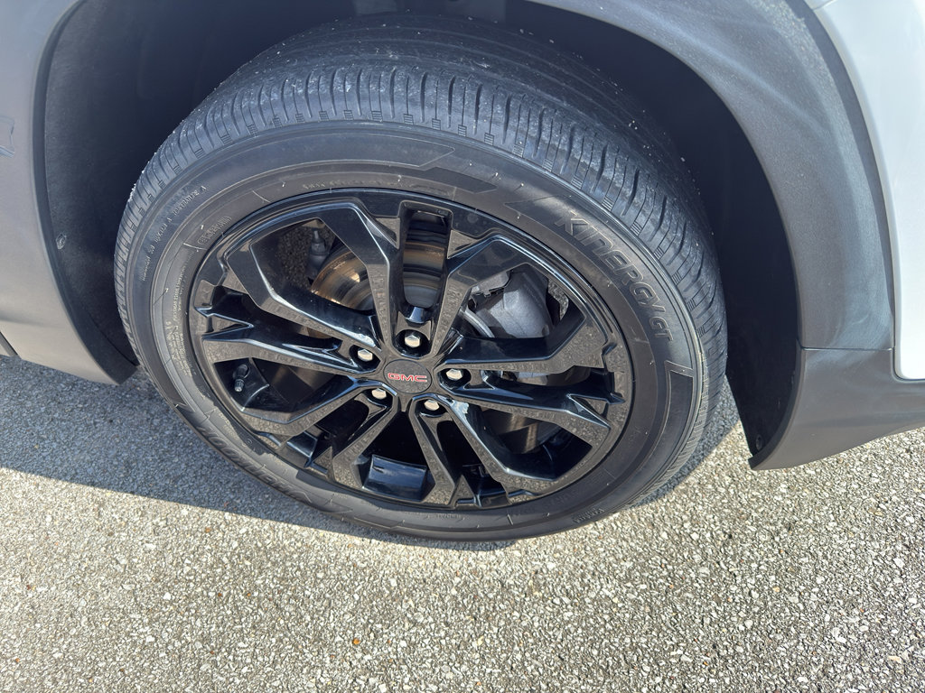 Used 2022 GMC Terrain SLE w/ Driver Convenience Package image 3