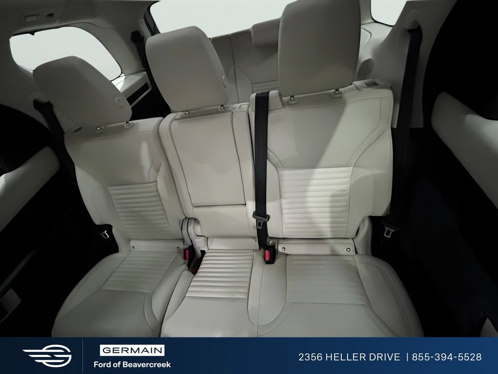 Used 2025 Land Rover Discovery S AWD/4WD image 22