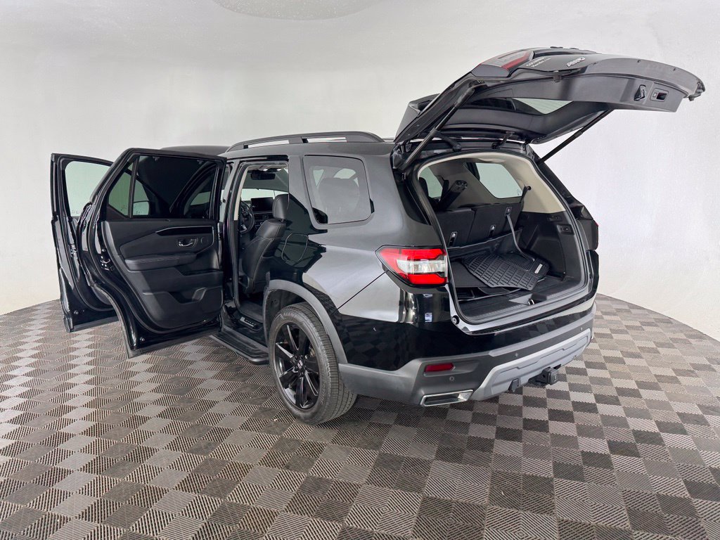 Certified 2024 Honda Pilot Touring image 15