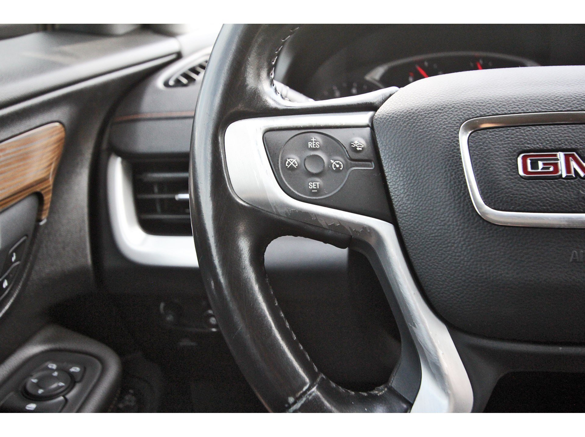 Used 2021 GMC Terrain SLE w/ Driver Convenience Package FWD image 16