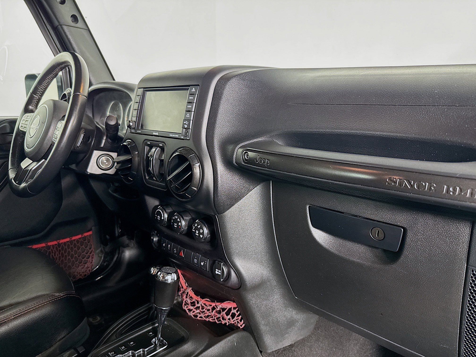 Used 2018 Jeep Wrangler Unlimited Rubicon w/ Connectivity Group image 27