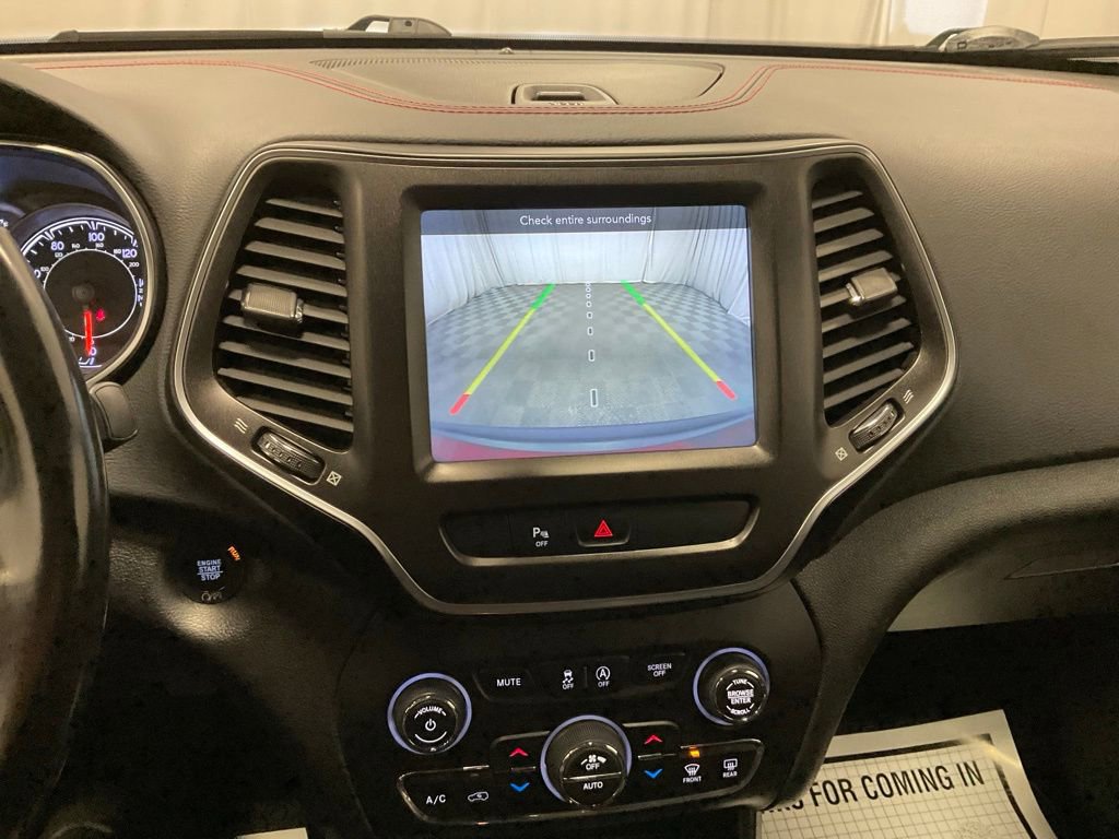 Used 2019 Jeep Cherokee Trailhawk w/ Cold Weather Group image 10
