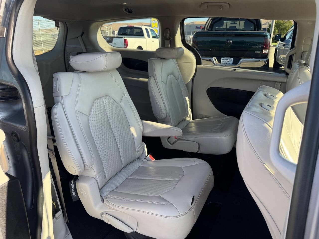 Used 2021 Chrysler Voyager Lxi image 7