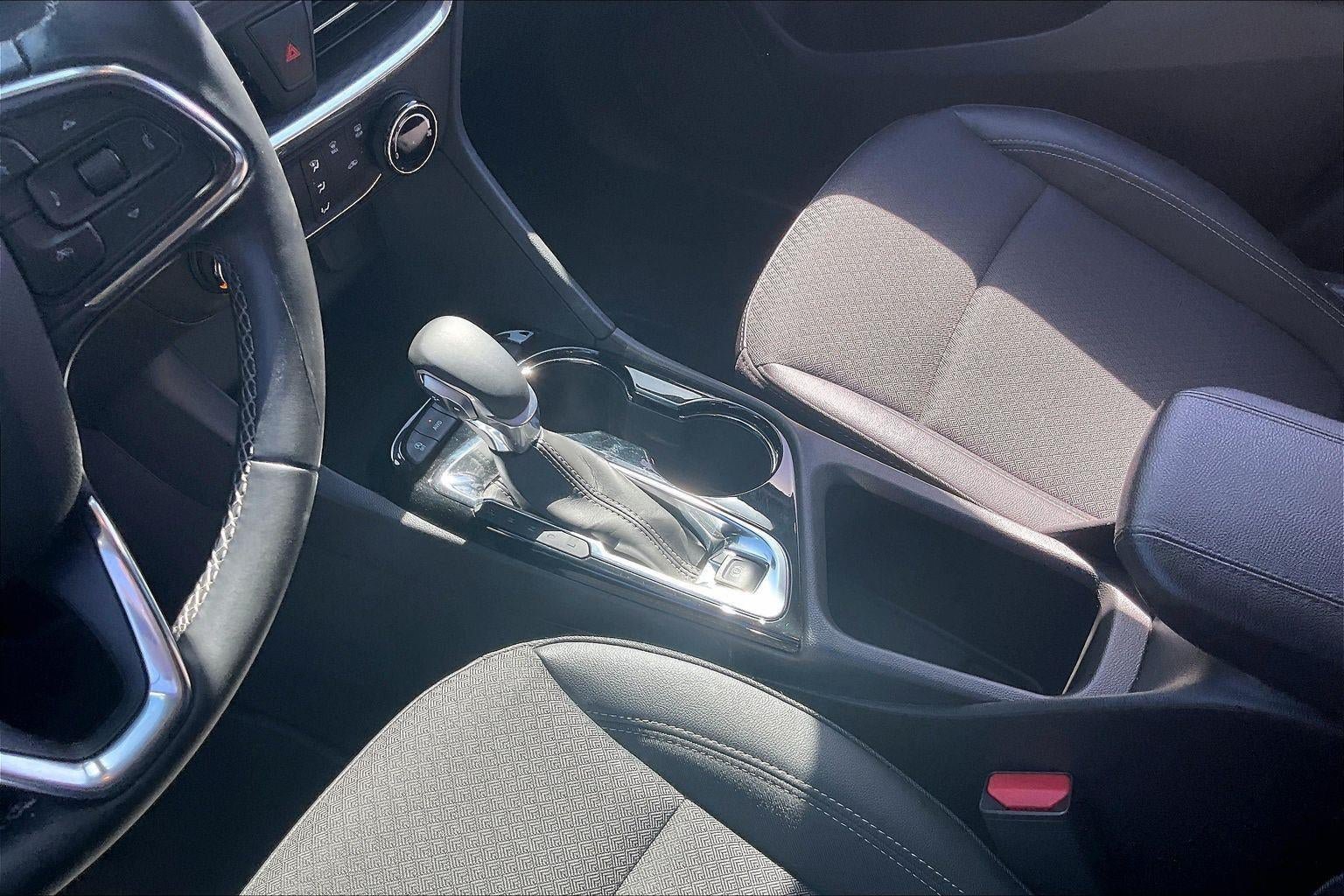 Used 2025 Buick Encore GX Preferred AWD/4WD image 19