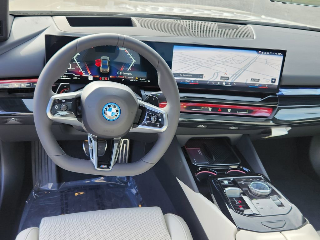 New 2026 BMW 550e xDrive image 11