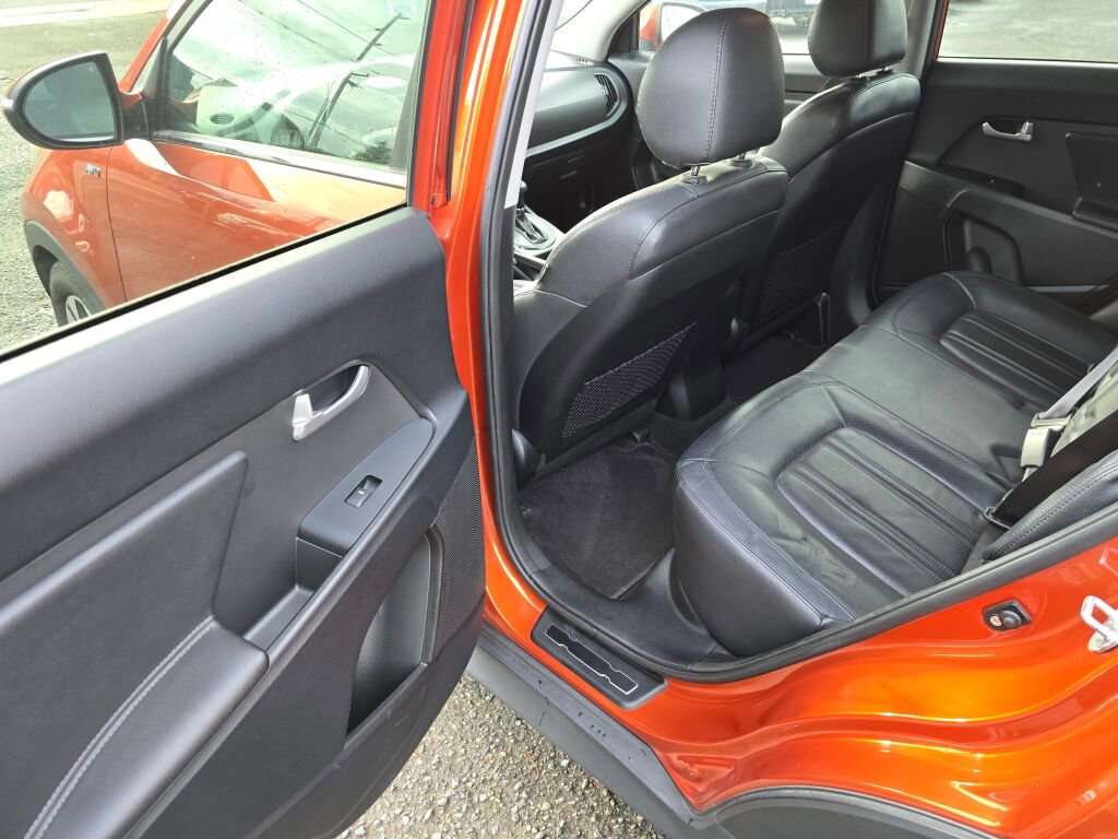 Used 2011 Kia Sportage SX w/ Premium Pkg w/Leather Seats image 15