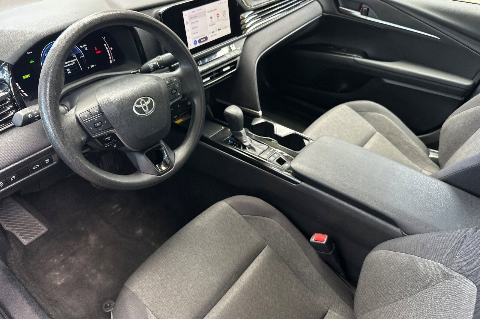 Used 2025 Toyota Camry LE image 10